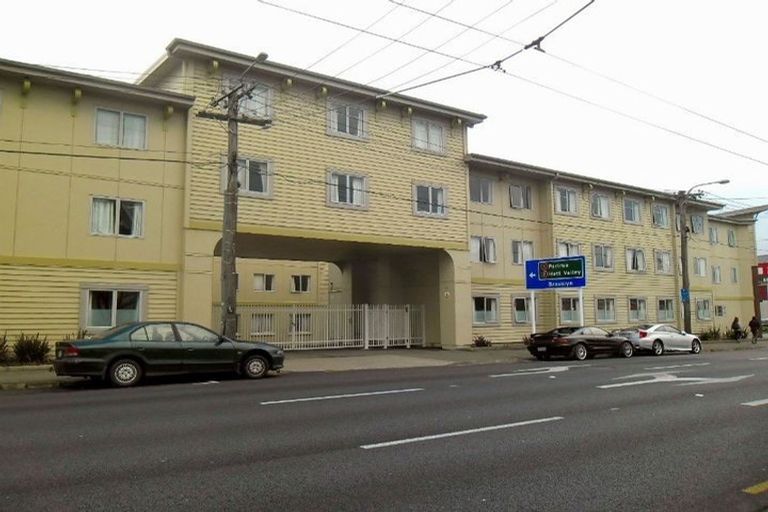 Photo of property in Basin Reserve Complex, 28/4 Sussex Street, Mount Cook, Wellington, 6021