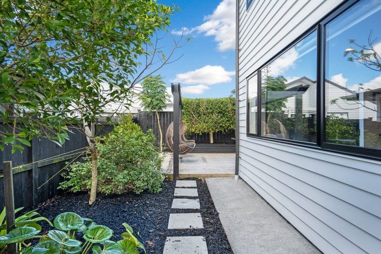 Photo of property in 26 Papa Orchard Drive, Kumeu, 0810