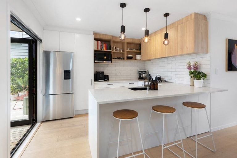 Photo of property in 125c Point Chevalier Road, Point Chevalier, Auckland, 1022