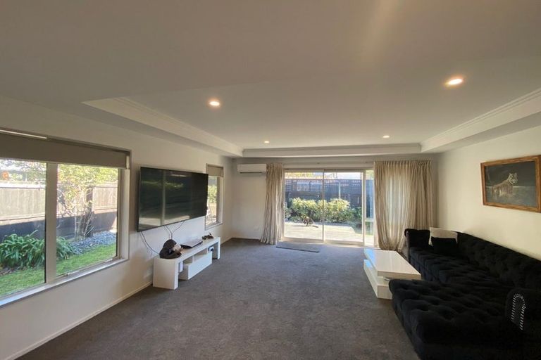 Photo of property in 2/23 Wakelin Place, Redwood, Christchurch, 8051