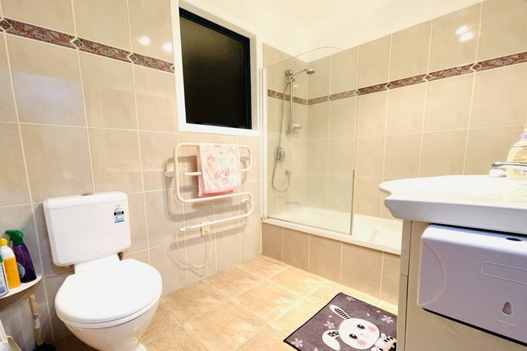 Photo of property in 89 Saddleback Rise, Murrays Bay, Auckland, 0630