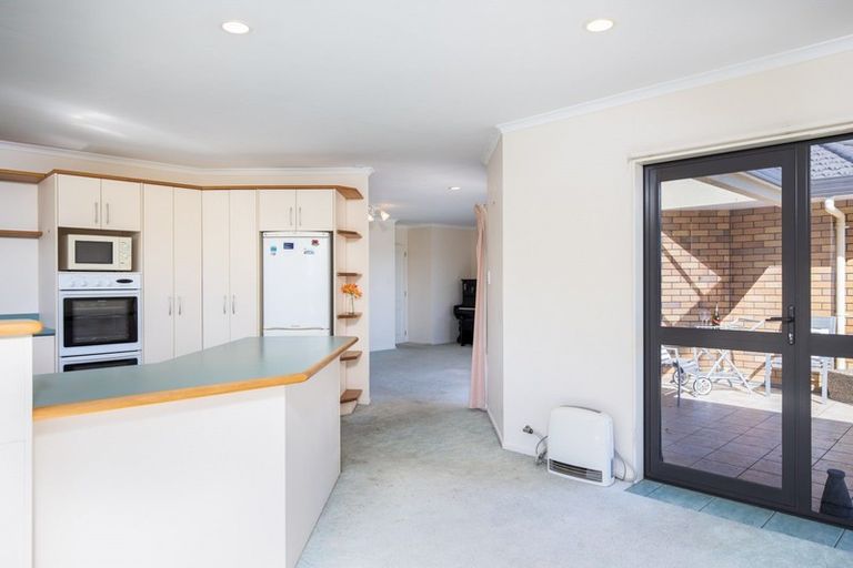 Photo of property in 5 Karina Road, Merrilands, New Plymouth, 4312