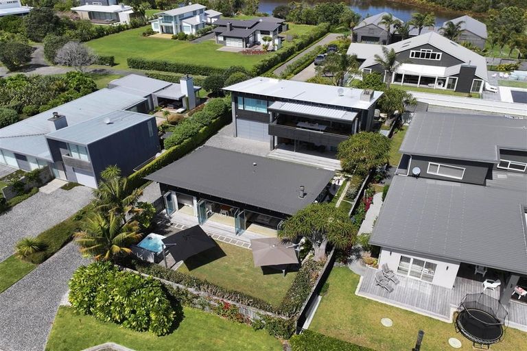 Photo of property in 32 Taumata Road, Omaha, 0986