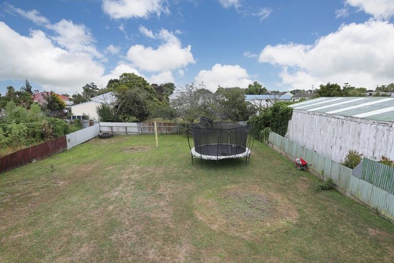 Photo of property in 18 Robert Street, Marton, 4710