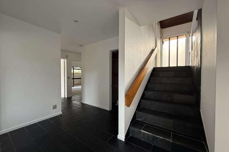 Photo of property in 27 Rembrandt Avenue, Tawa, Wellington, 5028