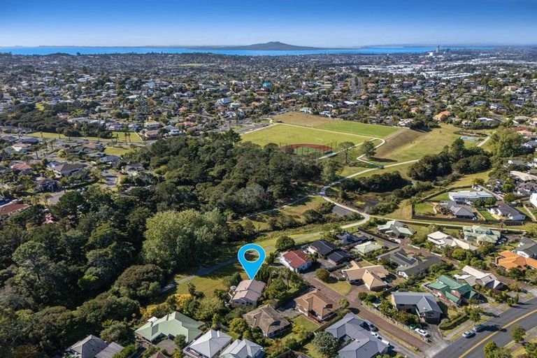 Photo of property in 59 Unsworth Drive, Unsworth Heights, Auckland, 0632