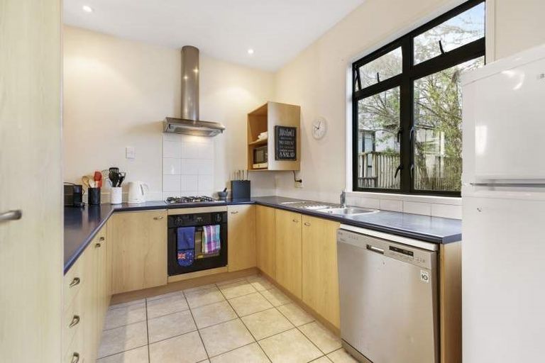 Photo of property in 10/69 Target Road, Totara Vale, Auckland, 0629