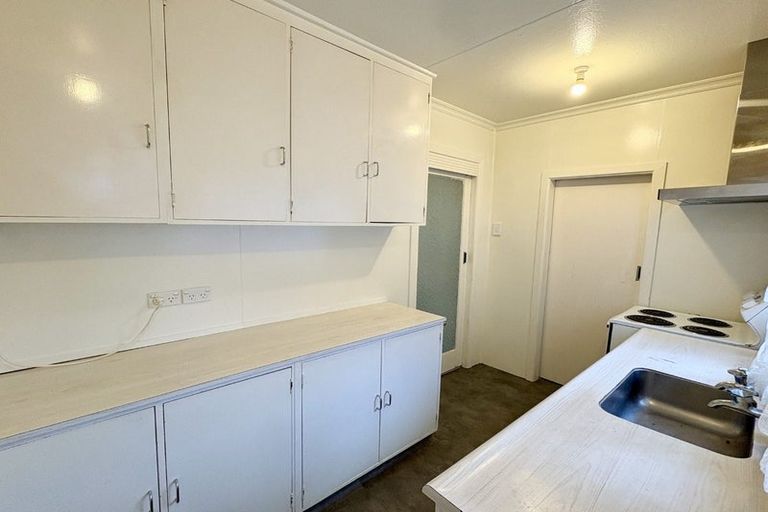 Photo of property in 123 Onepu Road, Lyall Bay, Wellington, 6022