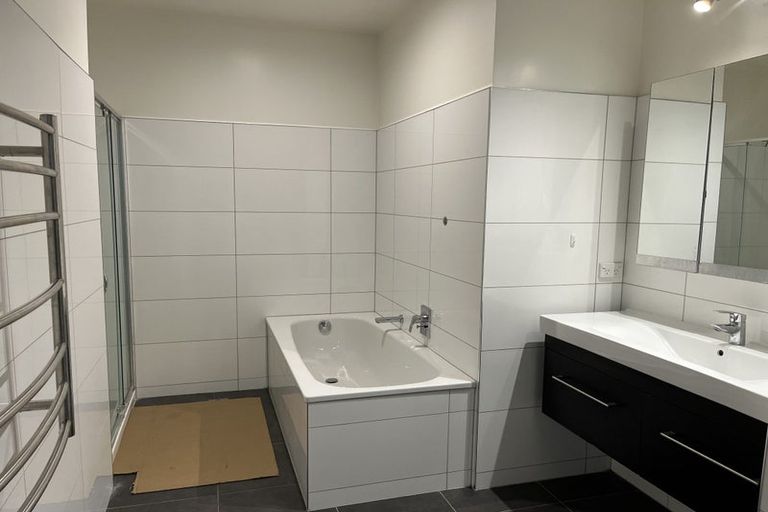 Photo of property in 4/25 Home Street, Mount Victoria, Wellington, 6011