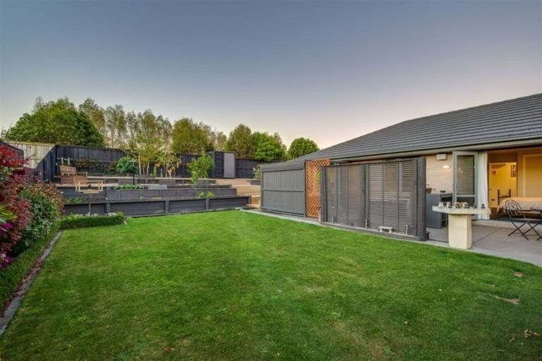 Photo of property in 31 Davaar Crescent, Broomfield, Christchurch, 8042