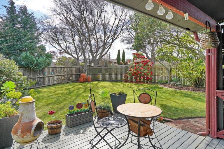 Photo of property in 6 Betula Place, Parklands, Christchurch, 8083