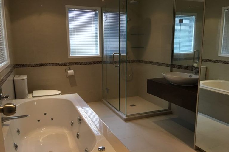 Photo of property in 3 Beulah Avenue, Rothesay Bay, Auckland, 0630