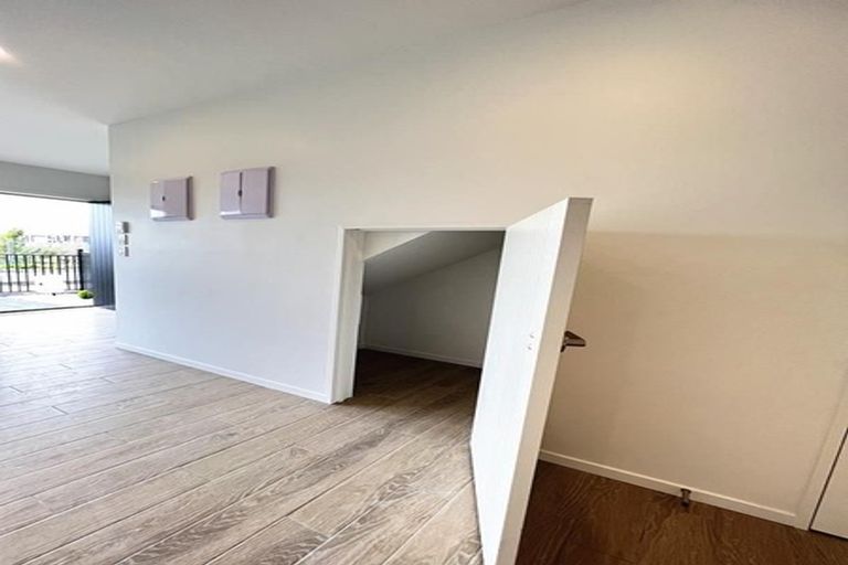 Photo of property in 11 Aramata Road, Papakura, 2110