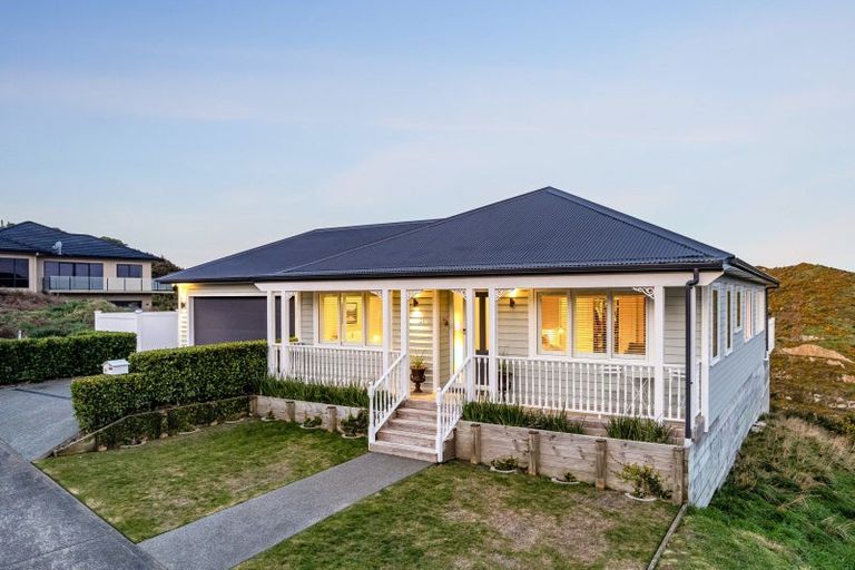 Photo of property in 31 Grumman Lane, Newlands, Wellington, 6037