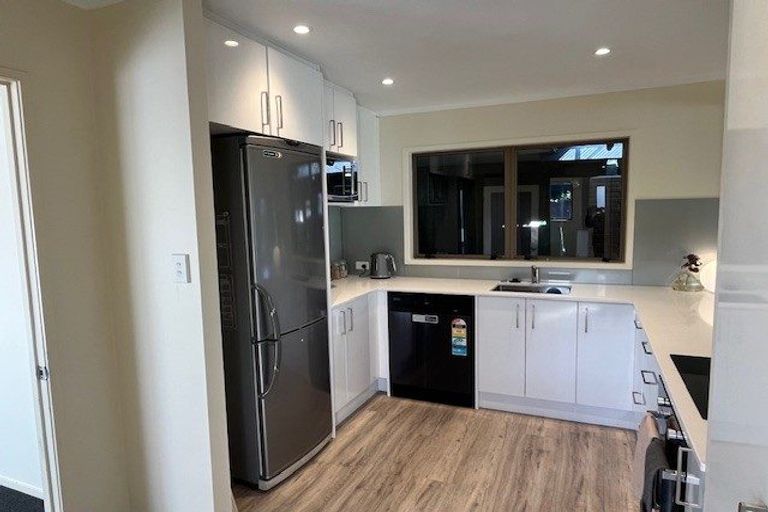 Photo of property in 32 Jillteresa Crescent, Half Moon Bay, Auckland, 2012