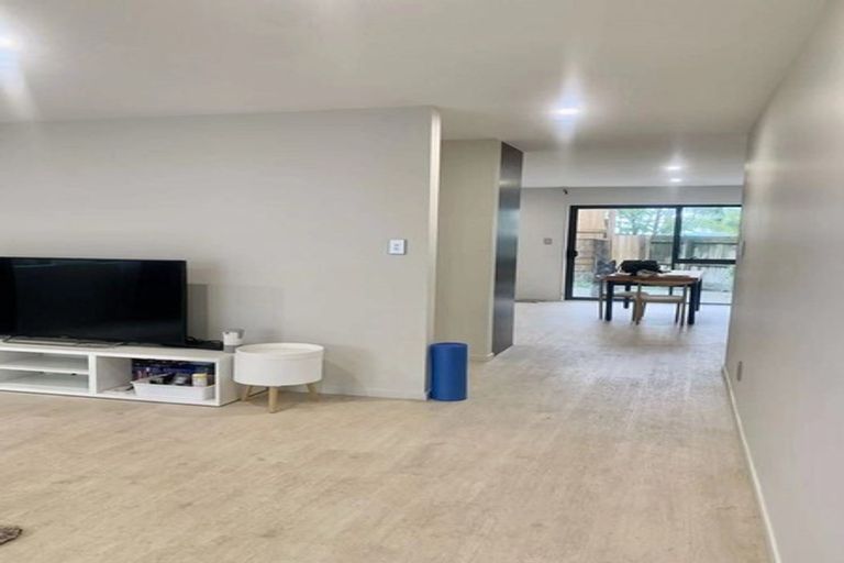 Photo of property in 98 Cardiff Road, Pakuranga, Auckland, 2010