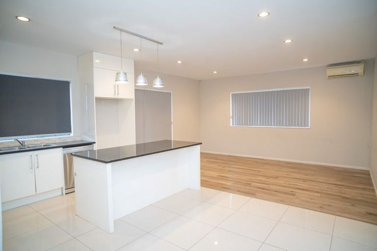 Photo of property in 17 Clendon Place, Manurewa, Auckland, 2102