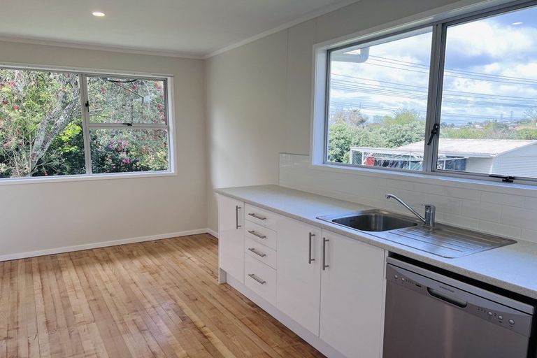 Photo of property in 26 Makora Road, Massey, Auckland, 0614
