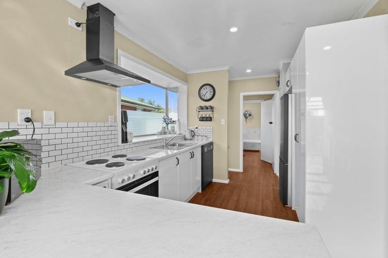 Photo of property in 13 Kathleen Crescent, Hornby, Christchurch, 8042