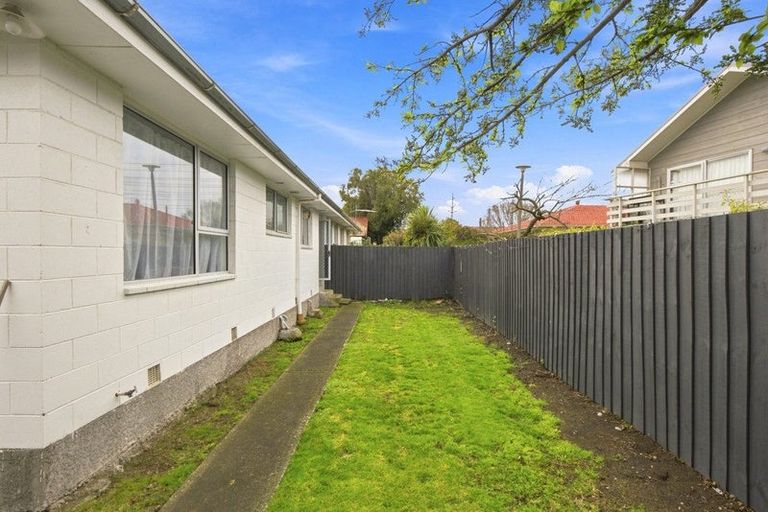 Photo of property in 4/93a Middlepark Road, Sockburn, Christchurch, 8042