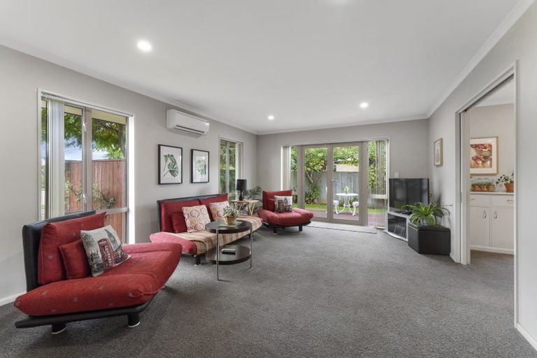 Photo of property in 9 Scarlet Lane, Redwood, Christchurch, 8051