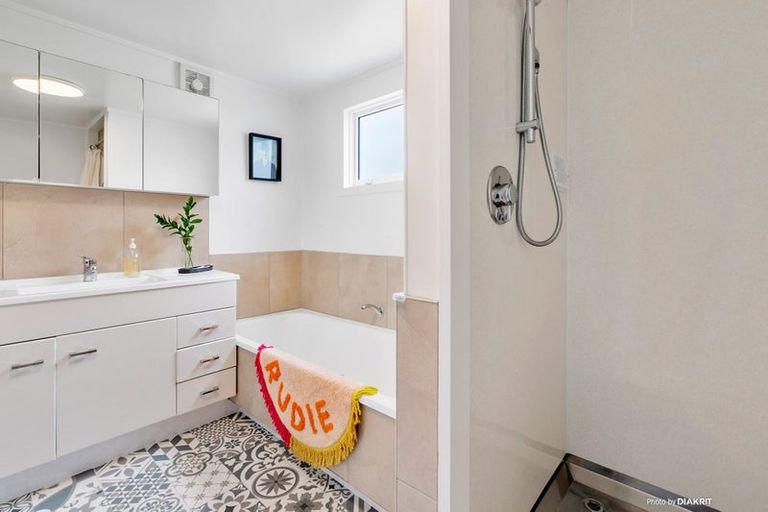 Photo of property in 105 Akaroa Drive, Maupuia, Wellington, 6022