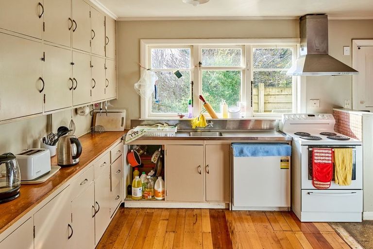Photo of property in 22 Hinau Street, Tawa, Wellington, 5028
