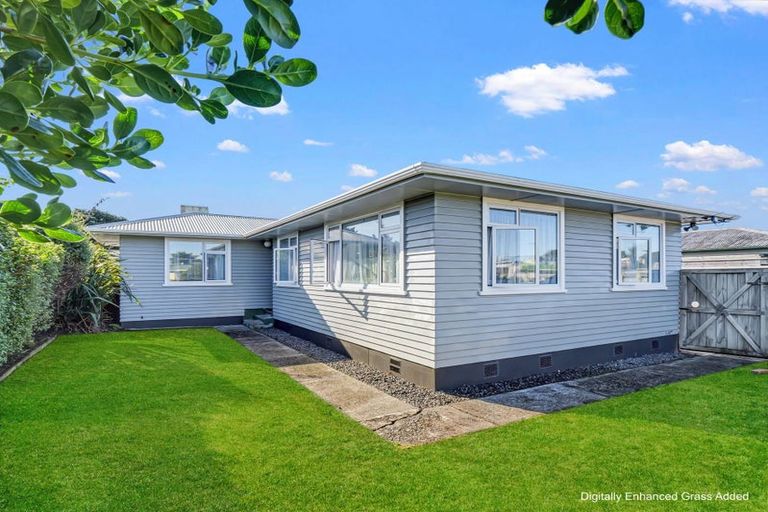 Photo of property in 24 Lee Street, Castlecliff, Whanganui, 4501