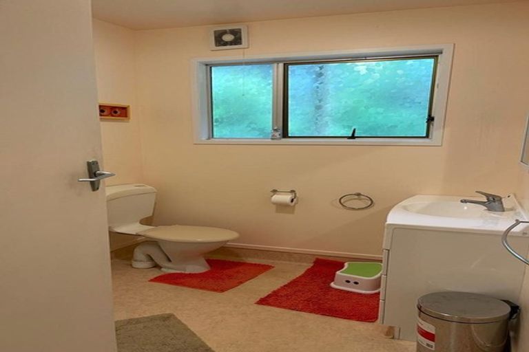 Photo of property in 15b Caesars Place, Churton Park, Wellington, 6037