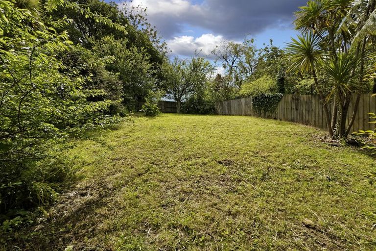 Photo of property in 17 Golf Road, New Lynn, Auckland, 0600