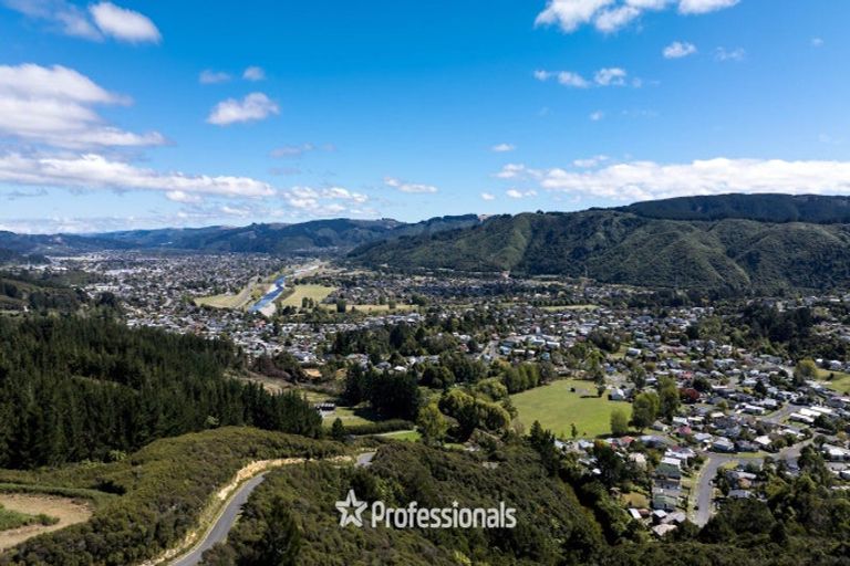 Photo of property in 8 Stroma Way, Timberlea, Upper Hutt, 5018