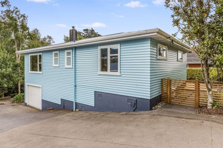 Photo of property in 60 Taylor Terrace, Tawa, Wellington, 5028