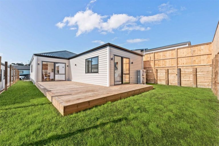 Photo of property in 46 Whakairo Crescent, Gulf Harbour, Whangaparaoa, 0930