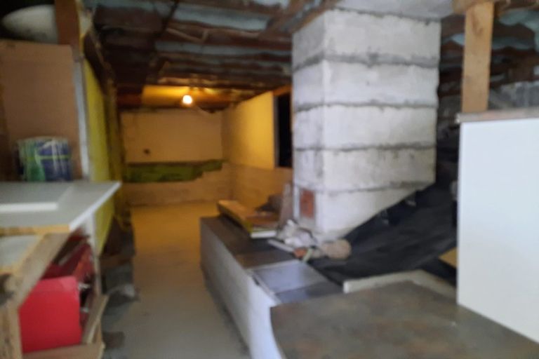 Photo of property in 321 Glenfield Road, Glenfield, Auckland, 0629