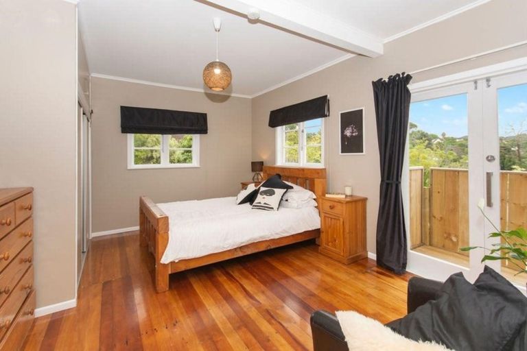 Photo of property in 70 Tirimoana Road, Te Atatu South, Auckland, 0602