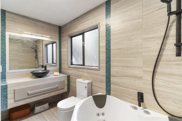 Photo of property in 18a Ridge Road, Howick, Auckland, 2014