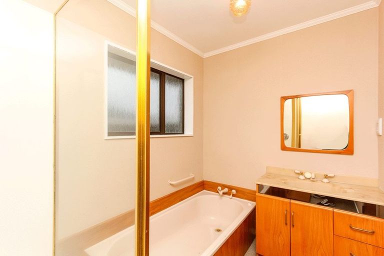 Photo of property in 19 Paynters Avenue, Strandon, New Plymouth, 4312