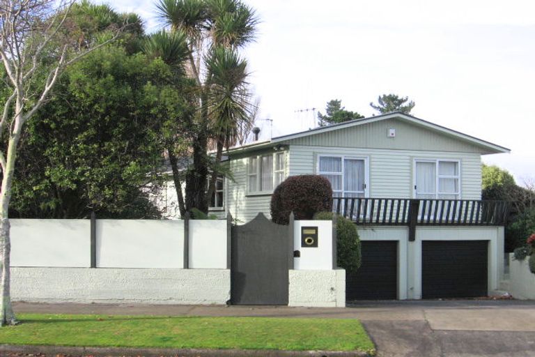 Photo of property in 83 Ruamahanga Crescent, Terrace End, Palmerston North, 4410