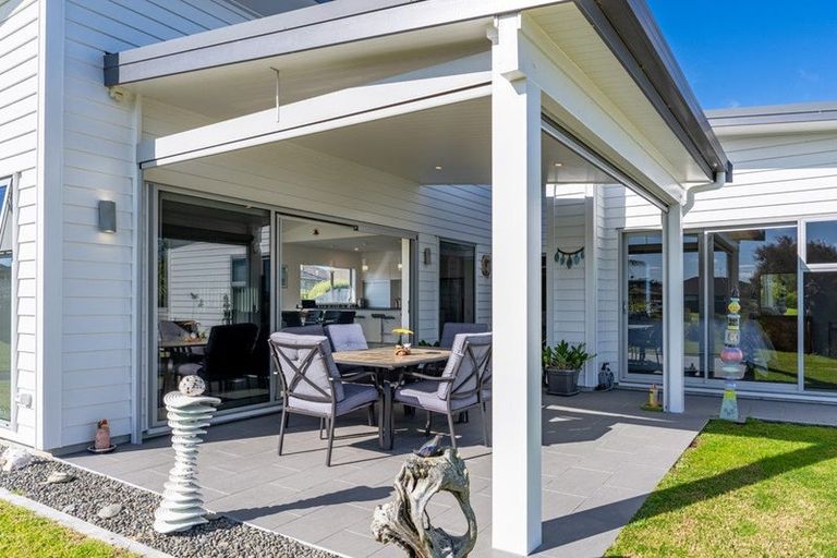 Photo of property in 9 Kamahi Place, One Tree Point, 0118
