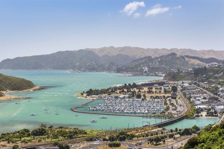 Photo of property in 13 Ettrick Grove, Papakowhai, Porirua, 5024