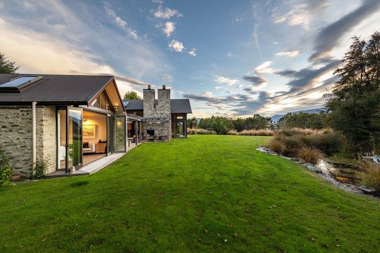 Photo of property in 837f Lake Hawea-albert Town Road, Albert Town, Wanaka, 9382