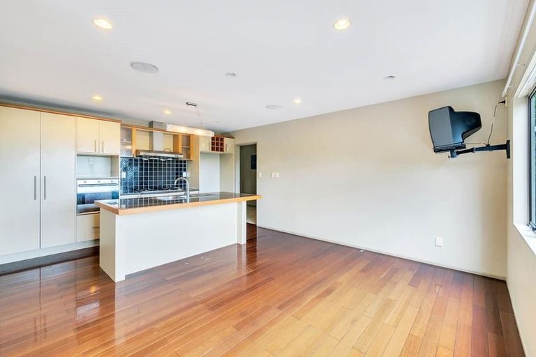 Photo of property in 17d Balmain Road, Birkenhead, Auckland, 0626