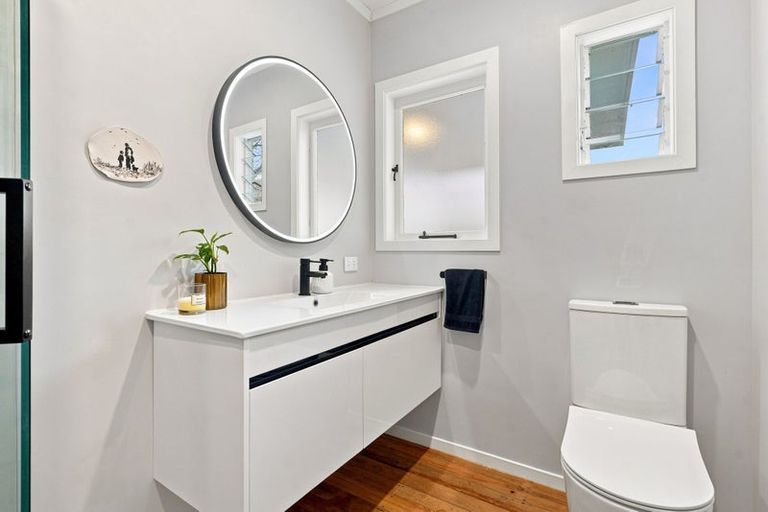 Photo of property in 1/77 Birkdale Road, Birkdale, Auckland, 0626