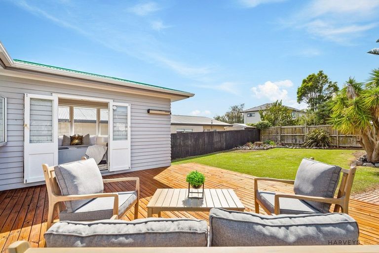 Photo of property in 2/32 Kamara Road, Glen Eden, Auckland, 0602