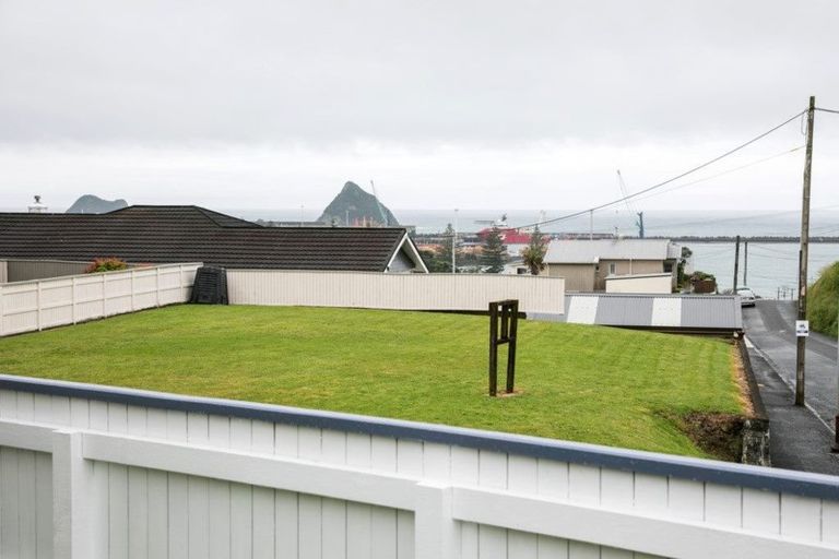 Photo of property in 40 Bayly Road, Moturoa, New Plymouth, 4310