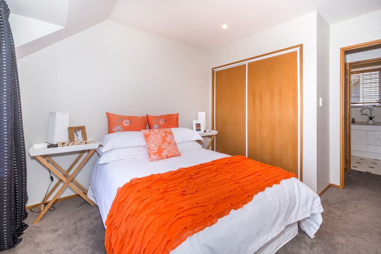 Photo of property in 376a Memorial Avenue, Burnside, Christchurch, 8053