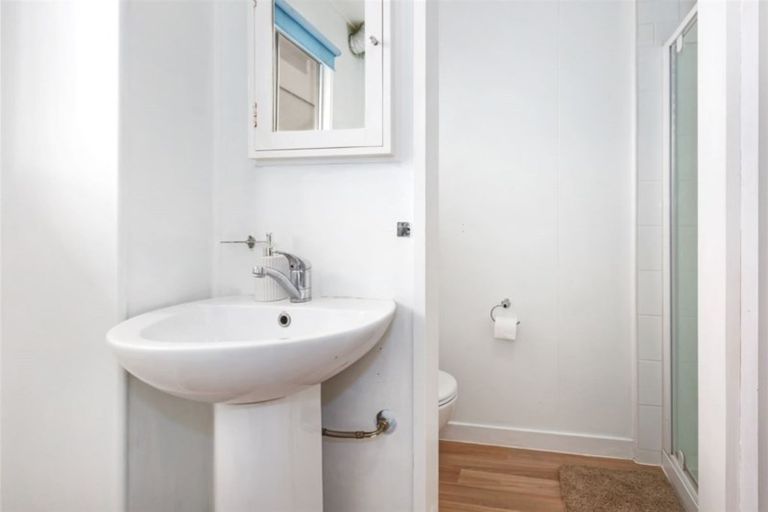 Photo of property in 10/35 Mana Esplanade, Paremata, Porirua, 5026