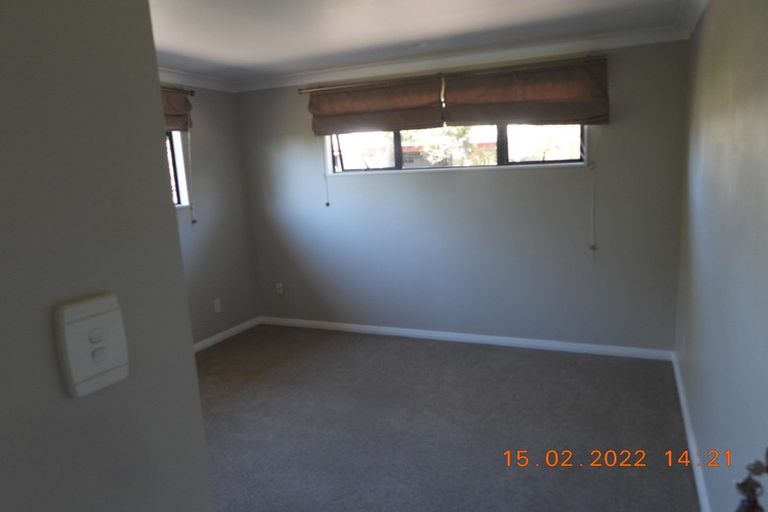 Photo of property in 6 David Beattie Place, Chatswood, Auckland, 0626