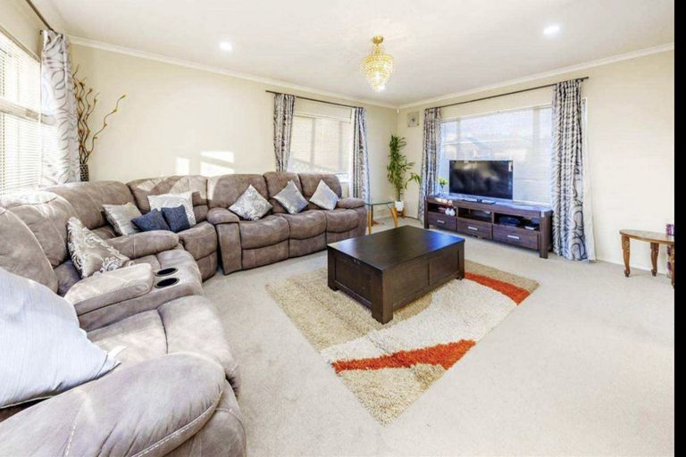 Photo of property in 12 Ironstone Place, Randwick Park, Auckland, 2105