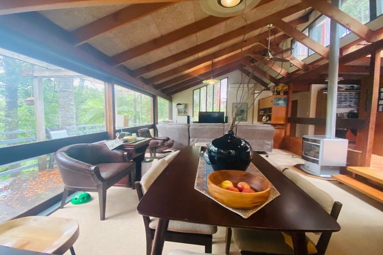 Photo of property in 52 Park Hill Road, Birkenhead, Auckland, 0626